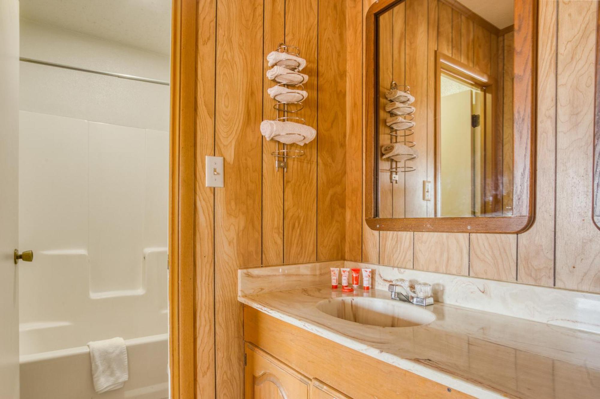 Oyo Hotel Breckenridge Tx Hubbard Creek Lake מראה חיצוני תמונה